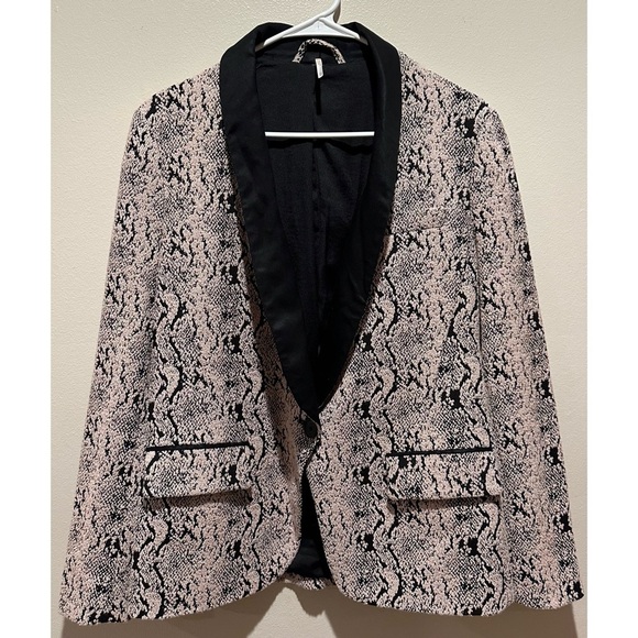 Free People Jacquard Snakeskin Tuxedo Jacket Tapestry Blazer Size‎ XS - Picture 1 of 7
